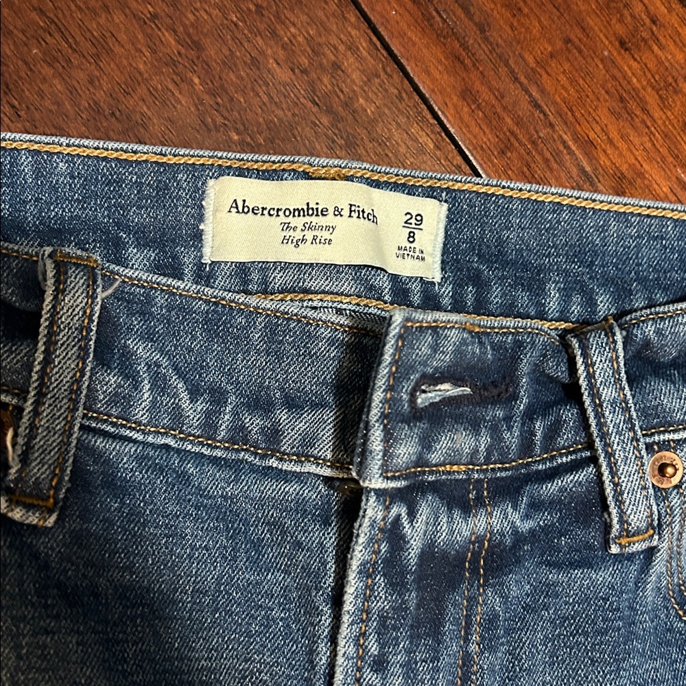 Abercrombie & Fitch The Skinny High Rise, size 29/8
Great condition - Picture 3 of 6